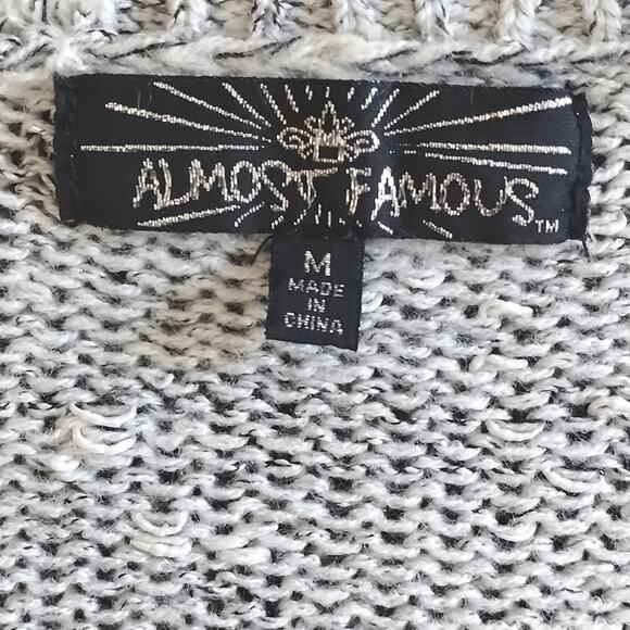 Almost Famous Geometric Fox Graphic Lightweight Knit Grays & White Sweater M - Picture 3 of 10